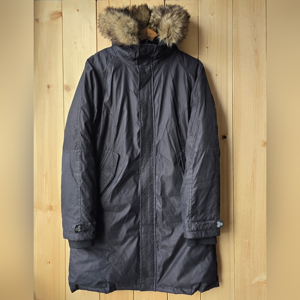 Aritzia TNA Avoriaz Parka Goose Down
Water Wind Proof Winter Jacket
Womens XL